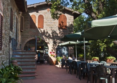 Restaurant mit Sitzgelegenheiten im Freien in Greve in Chianti